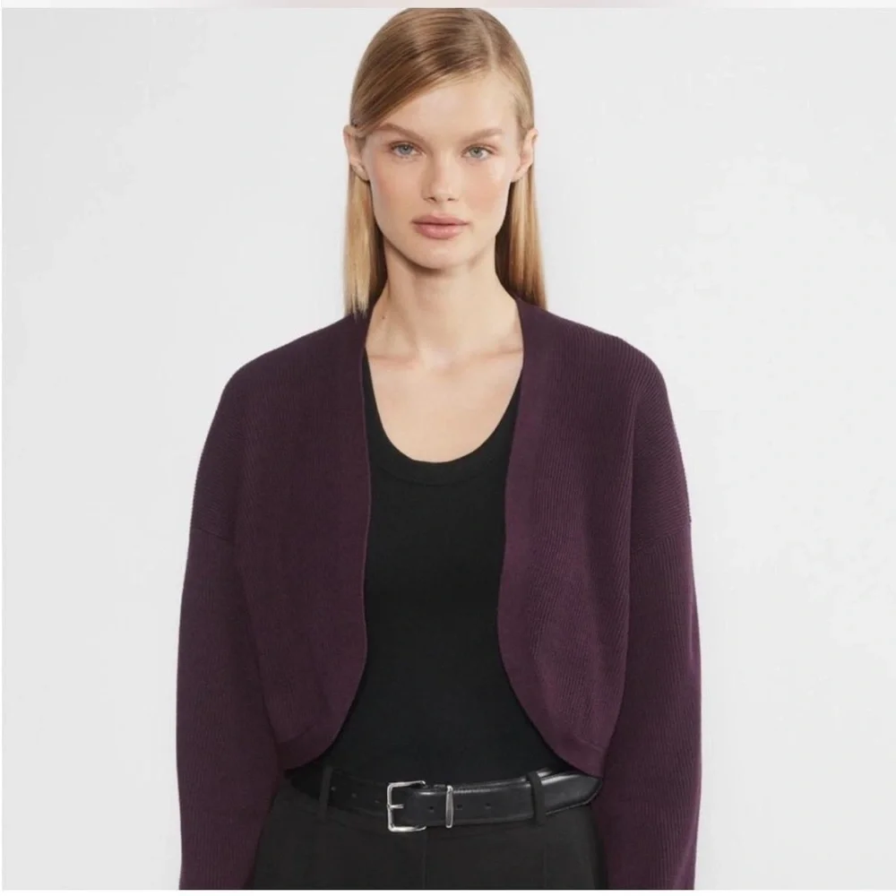 Aritzia - Picture 1 of 5